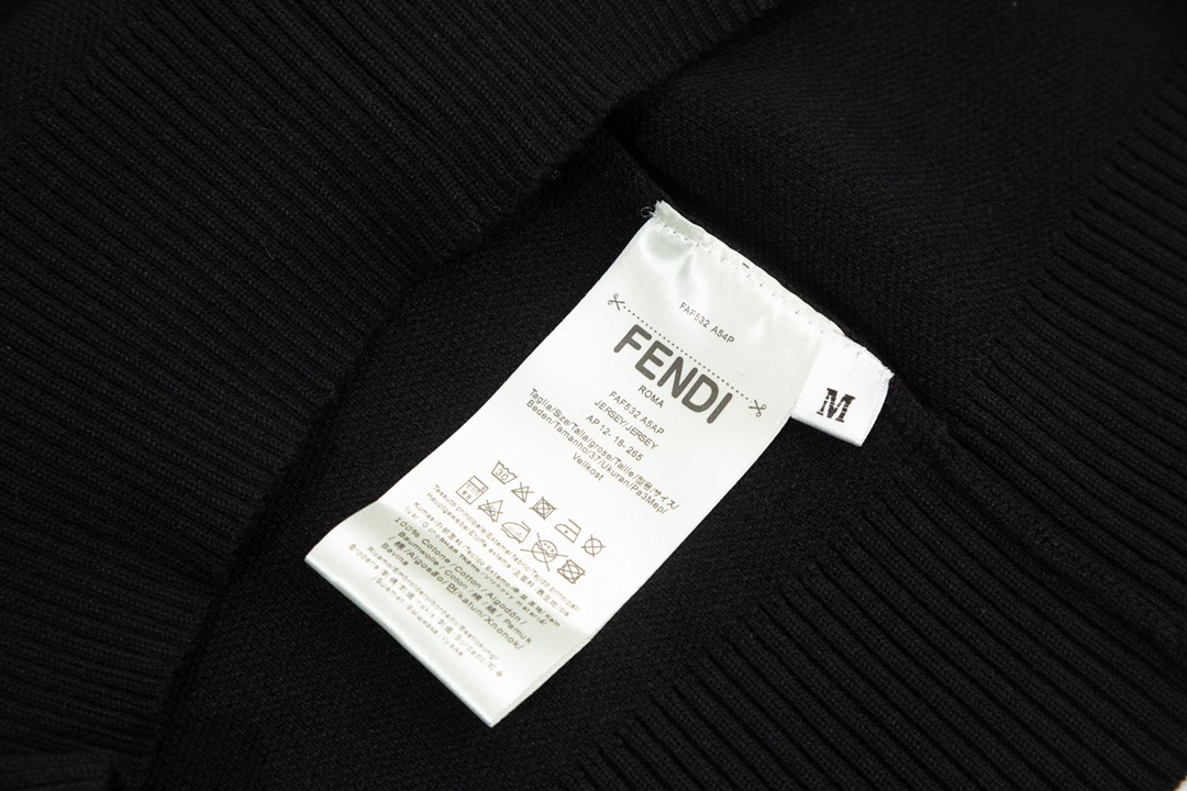 【FENDI 公式旗艦店】 フェンディ セーター好評に付き再入荷！