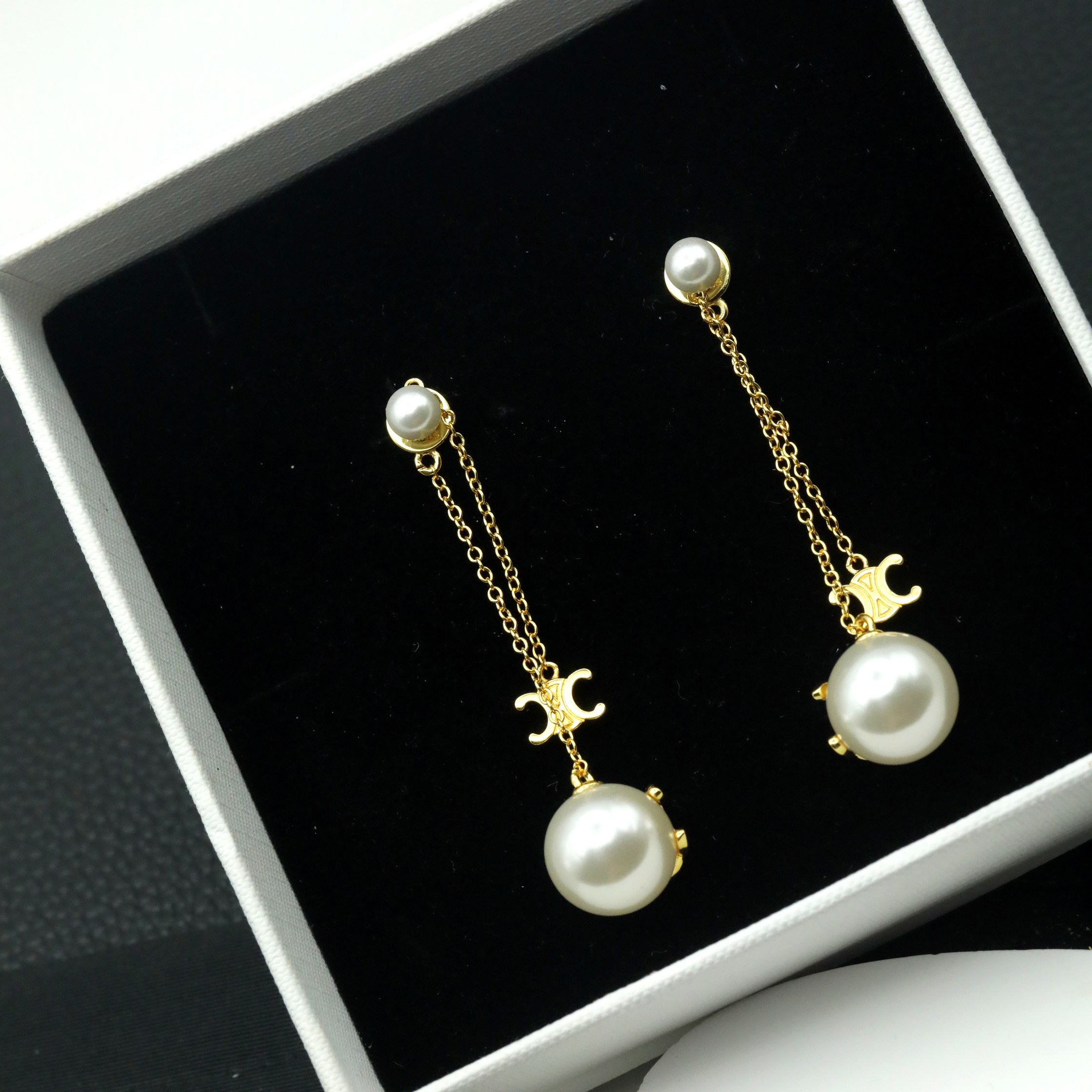 【CELINE】セリーヌ  ファッションスタイルのイヤリング