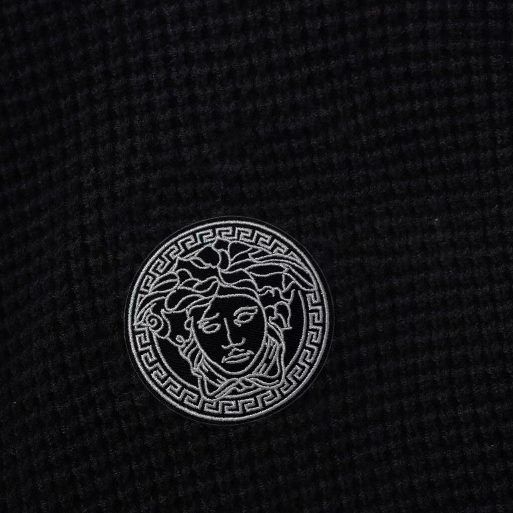 【VERSACE 公式旗艦店】ヴェルサーチ  セーター好評に付き再入荷！