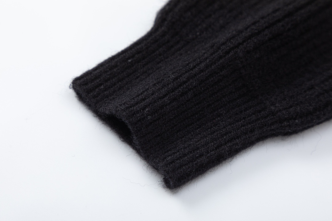 【PRADA  公式旗艦店】プラダ  セーター好評に付き再入荷！