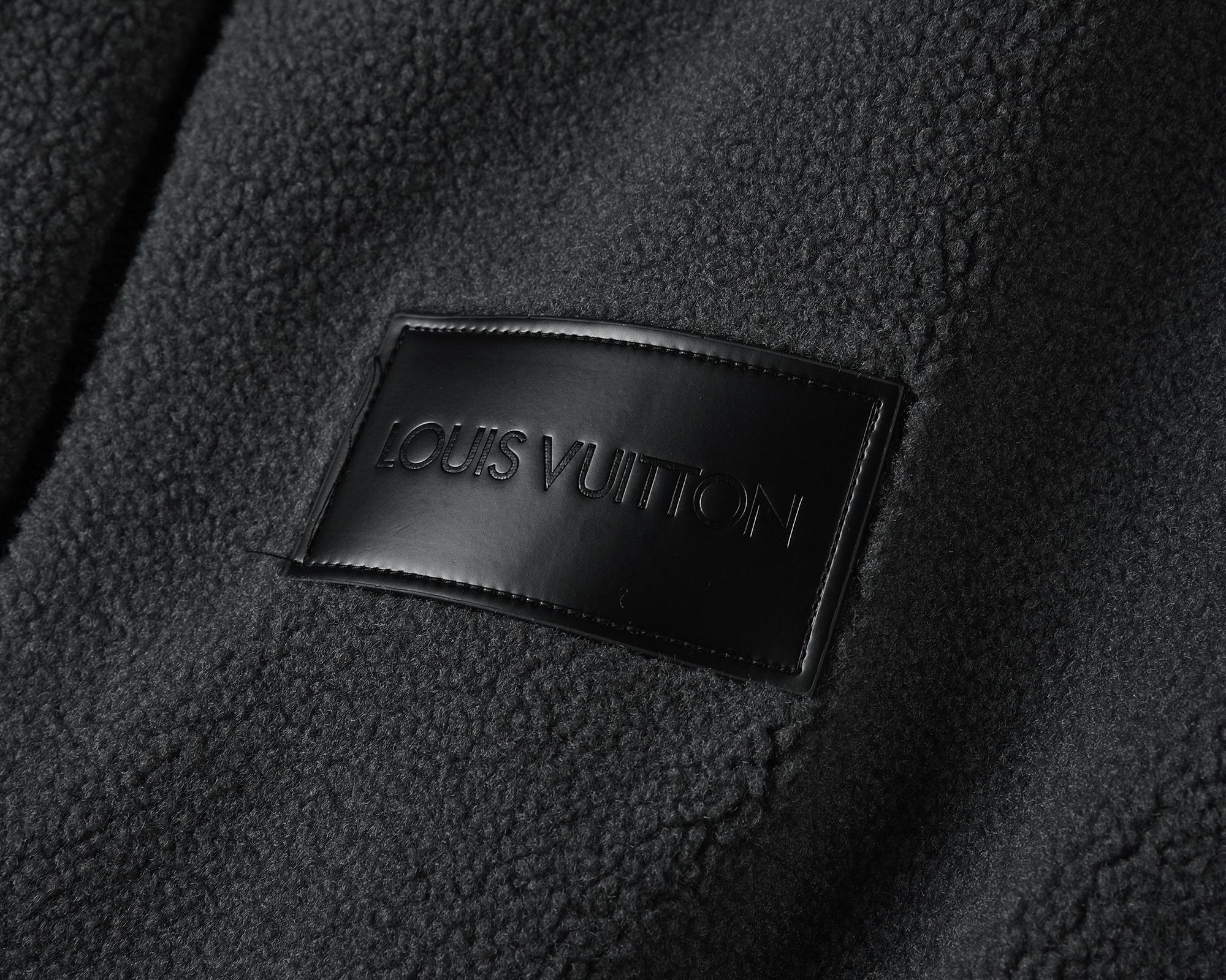 【LOUIS VUITTON  公式旗艦店】ルイヴィトン  ジャケット着 好評に付き再入荷！