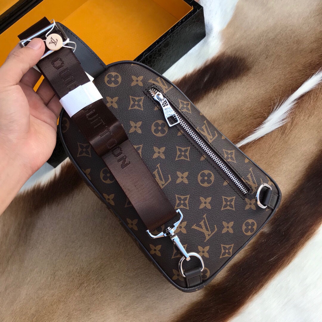 【LOUIS VUITTON    公式旗艦店】ルイヴィトン   胸ポケット 当日出荷 好評に付き再入荷！28*20*6CM