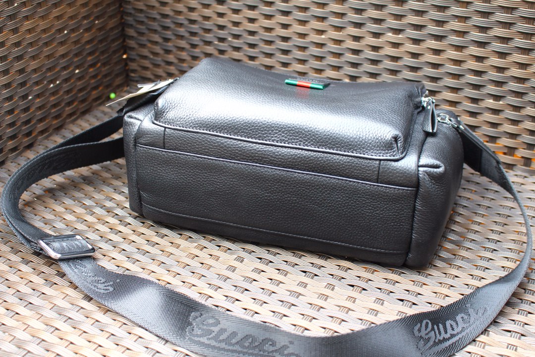 【GUCCI 公式旗艦店】 グッチ 斜めがけバッグ 当日出荷 好評に付き再入荷！31*23*18CM