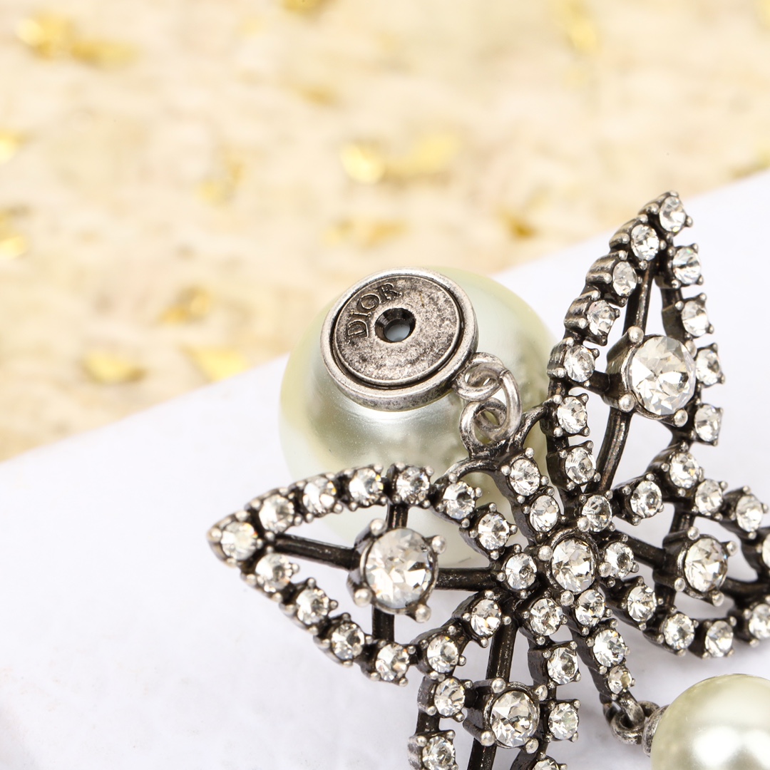 【DIOR】ディオール  ファッションスタイルのイヤリング