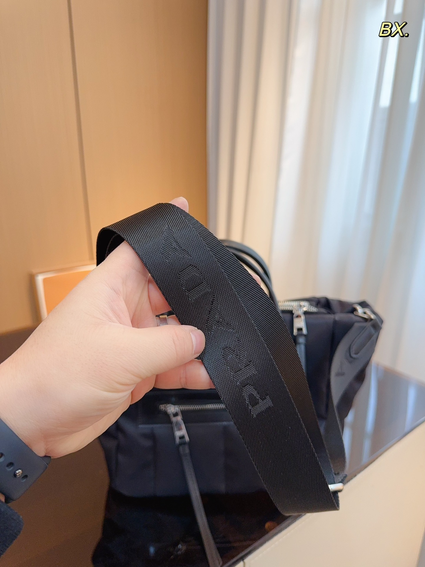 【PRADA  公式旗艦店】プラダ  斜めがけバッグ 当日出荷 好評に付き再入荷！28*18*23CM