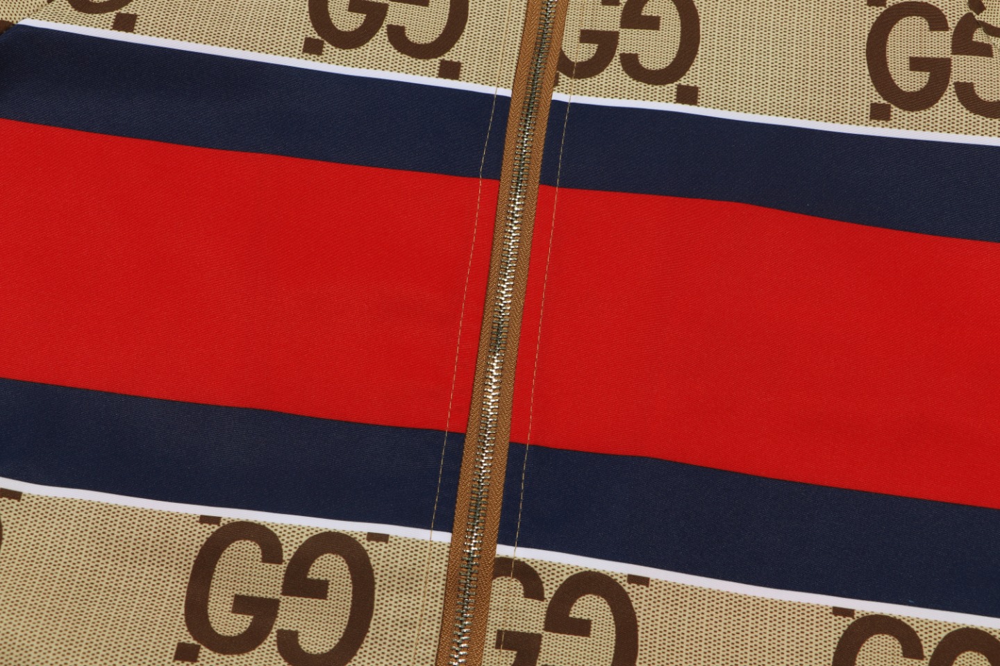 【GUCCI  公式旗艦店】グッチ ジャケット着 好評に付き再入荷！