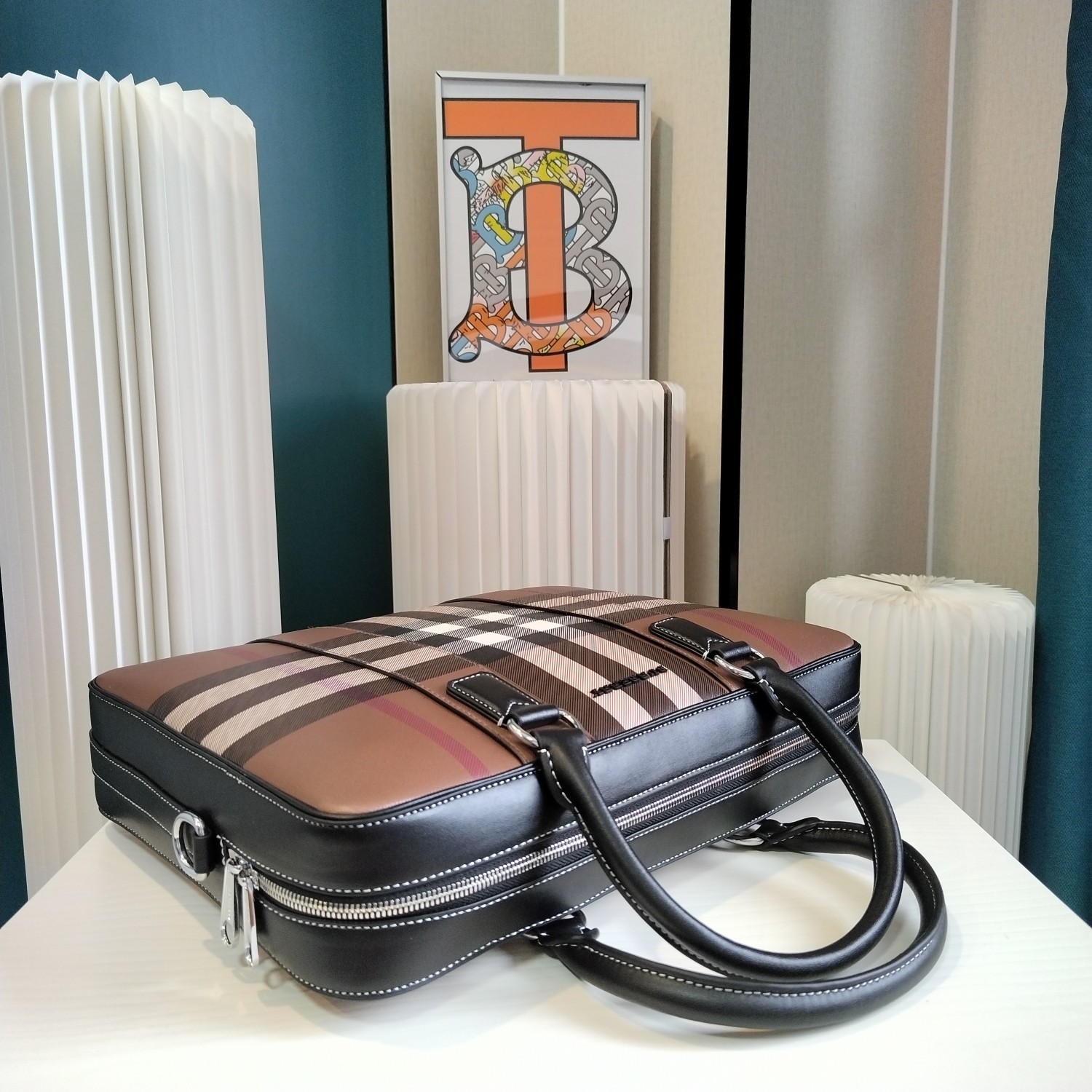 【BURBERRY 公式旗艦店】バーバリー   ハンドバッグ 当日出荷 好評に付き再入荷！37*27*7CM