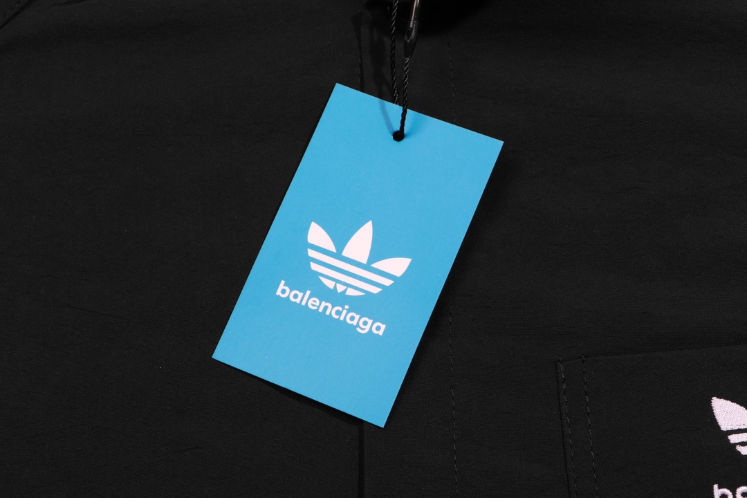 【BALENCIAGA  公式旗艦店】バレンシアガ   シャツ  ご好評に付き再入荷！