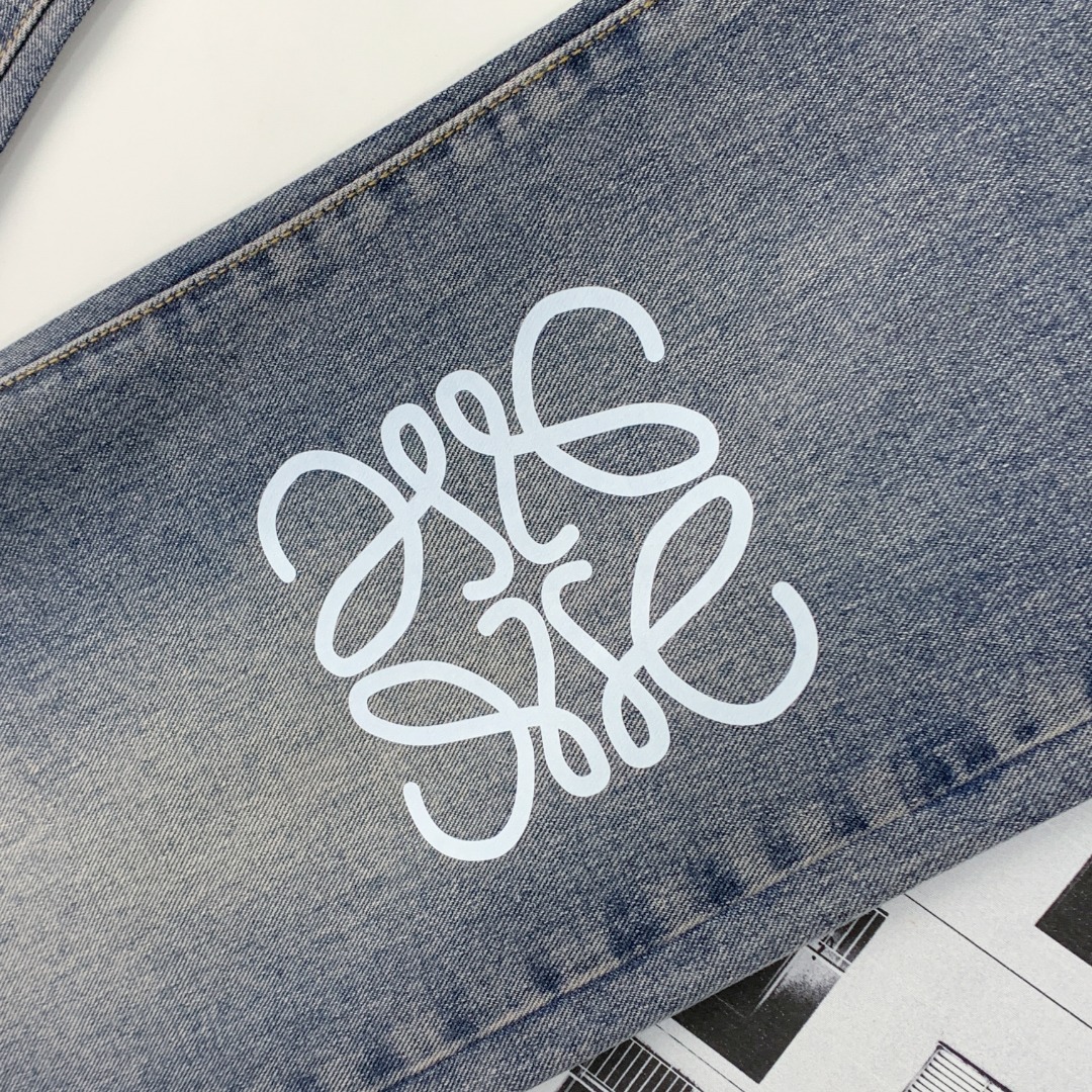 【LOEWE  公式旗艦店】ロエベ  ジーパン  ご好評に付き再入荷！