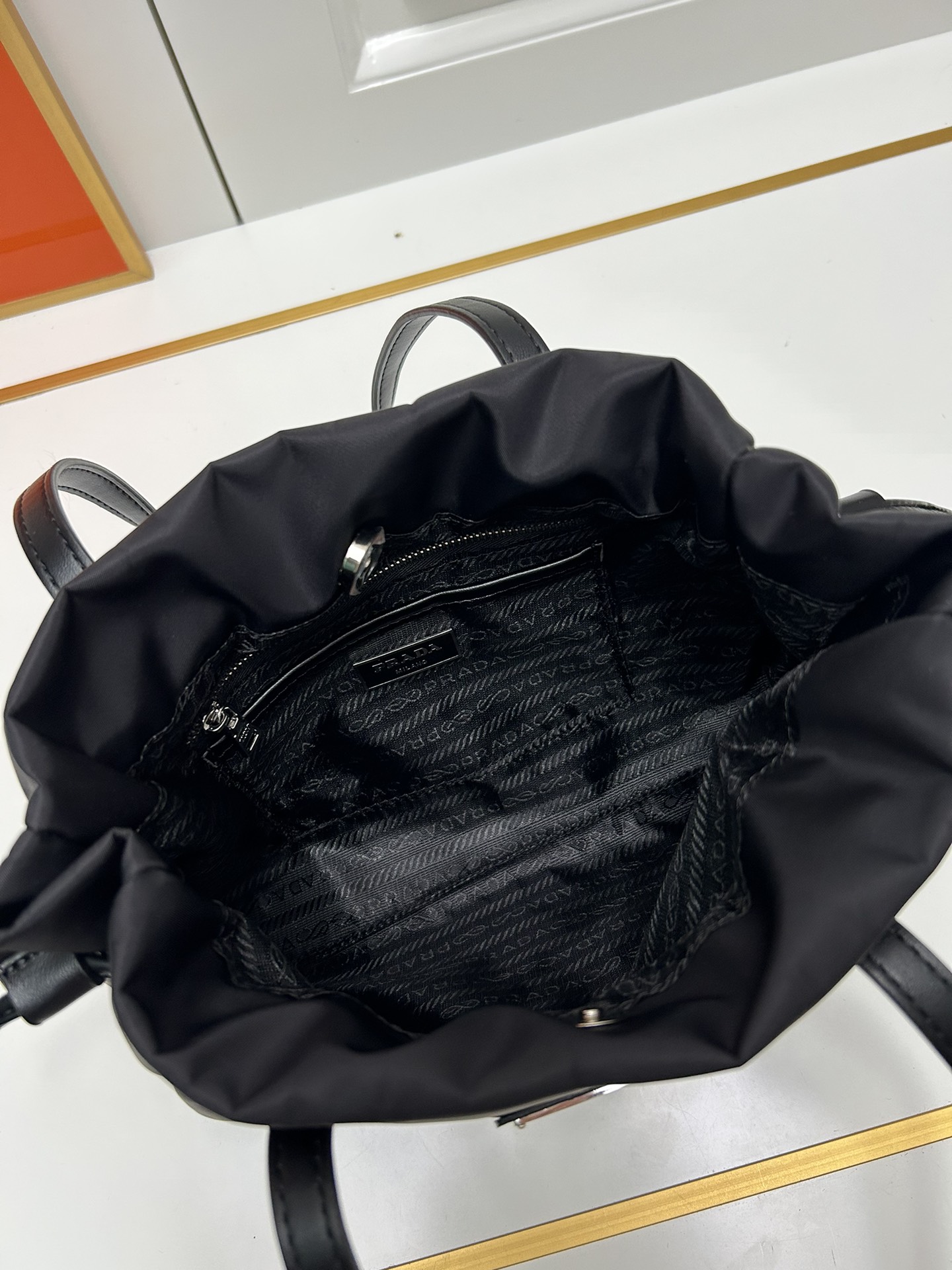 【PRADA  公式旗艦店】プラダ   ハンドバッグ  当日出荷 好評に付き再入荷！28*22*8CM