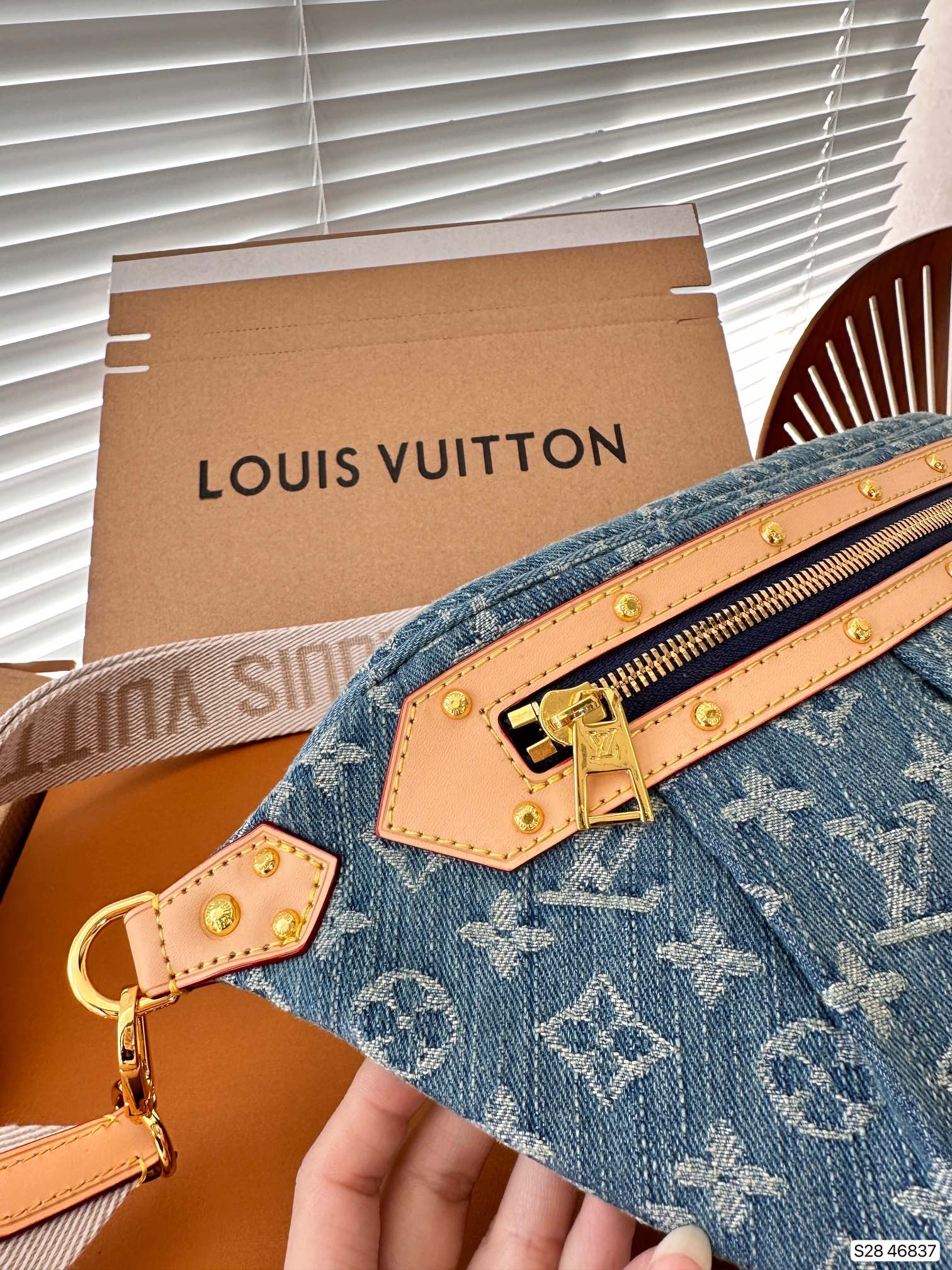 【LOUIS VUITTON  公式旗艦店】ルイヴィトン    ウエストポーチ  当日出荷 好評に付き再入荷！42*19CM