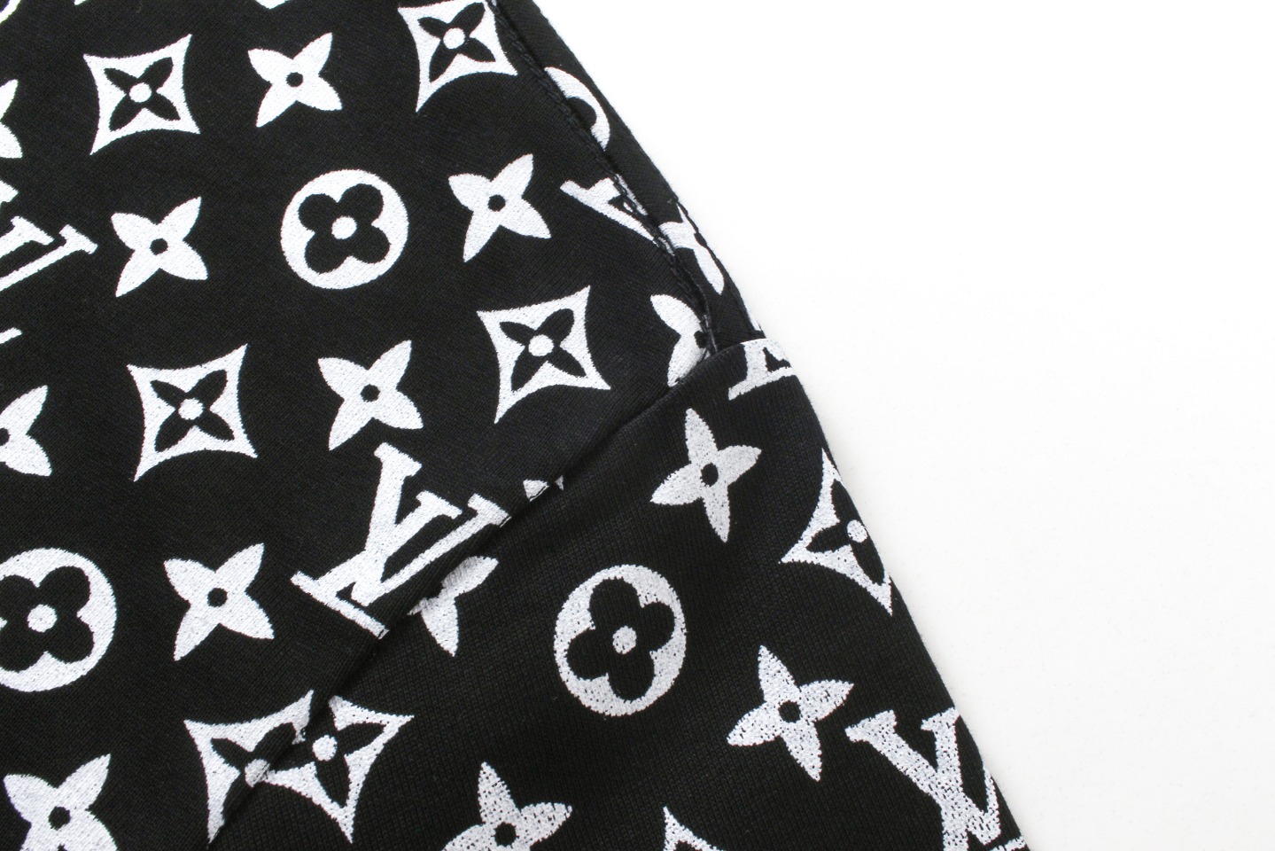 【LOUIS VUITTON 公式旗艦店】  ルイヴィトン Tシャツ ご好評に付き再入荷！