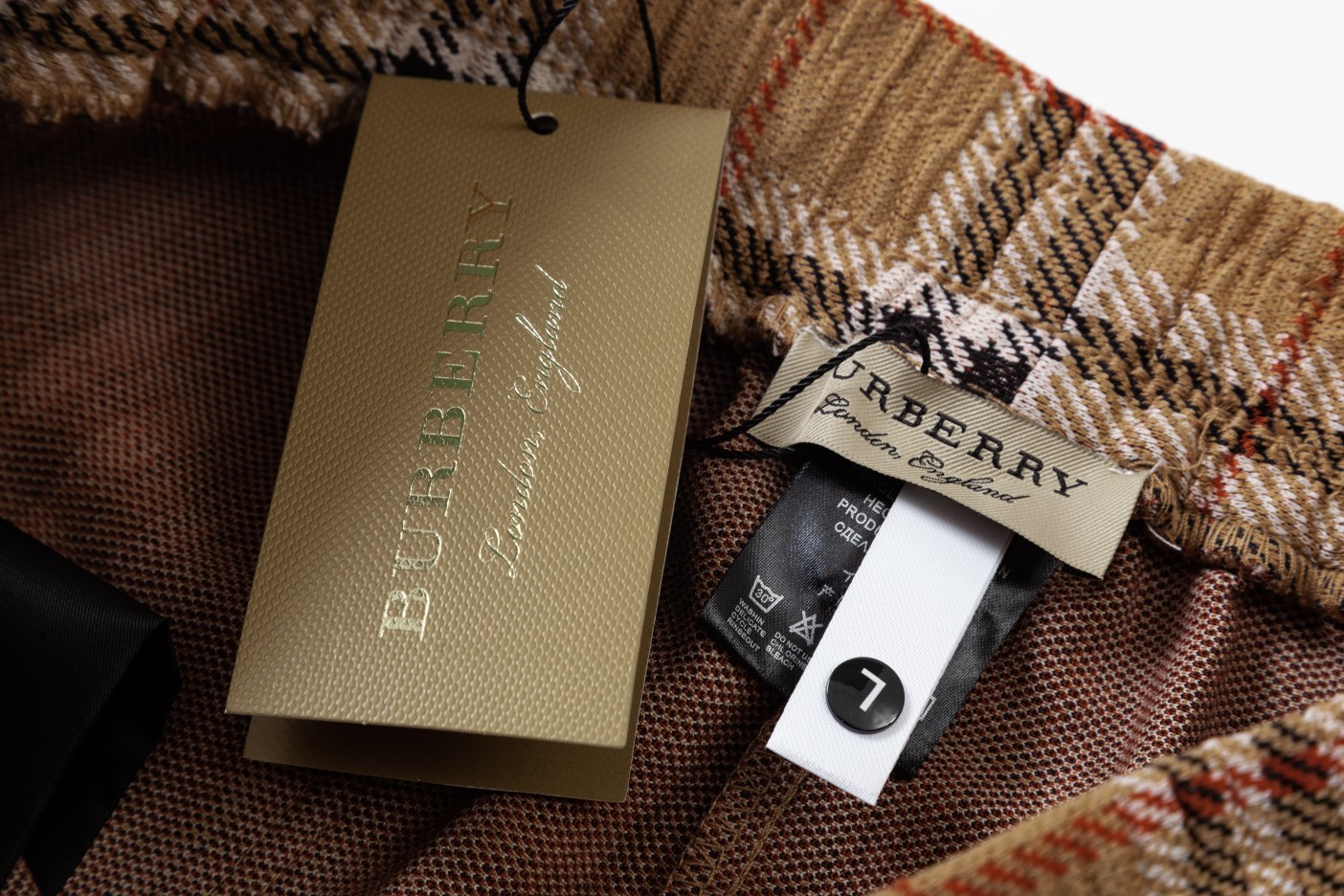 【BURBERRY  公式旗艦店】バーバリー  ショートパンツ  ご好評に付き再入荷！