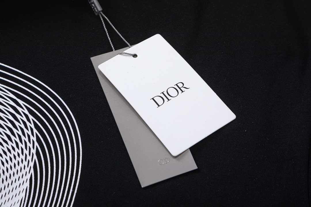 【DIOR  公式旗艦店】ディオール  Tシャツ ご好評に付き再入荷！