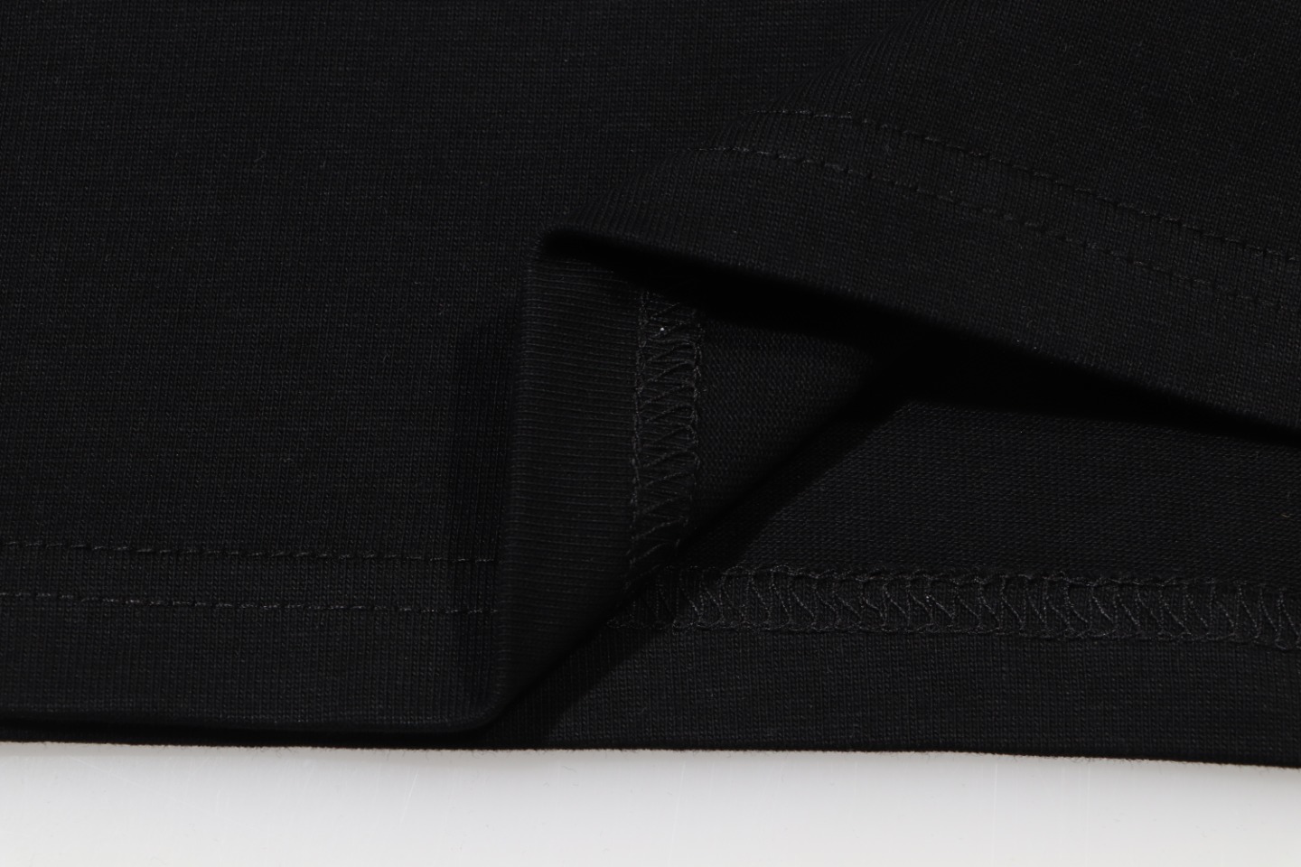 【MONCLER  公式旗艦店】モンクレール   Tシャツご好評に付き再入荷！