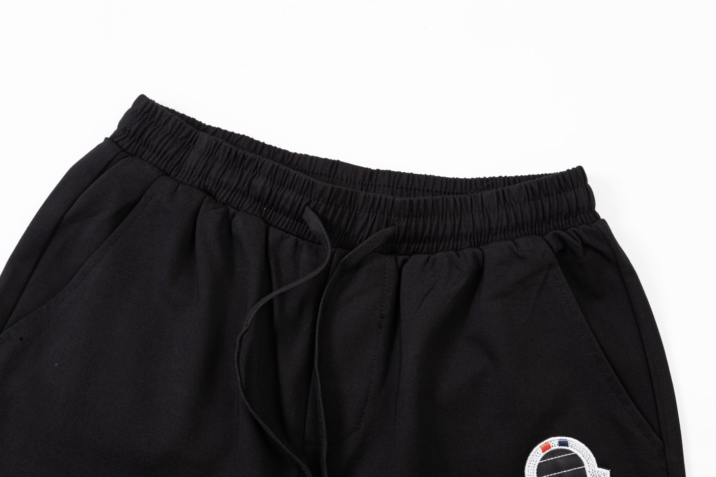 【MONCLER  公式旗艦店】モンクレール  ショートパンツ  ご好評に付き再入荷！