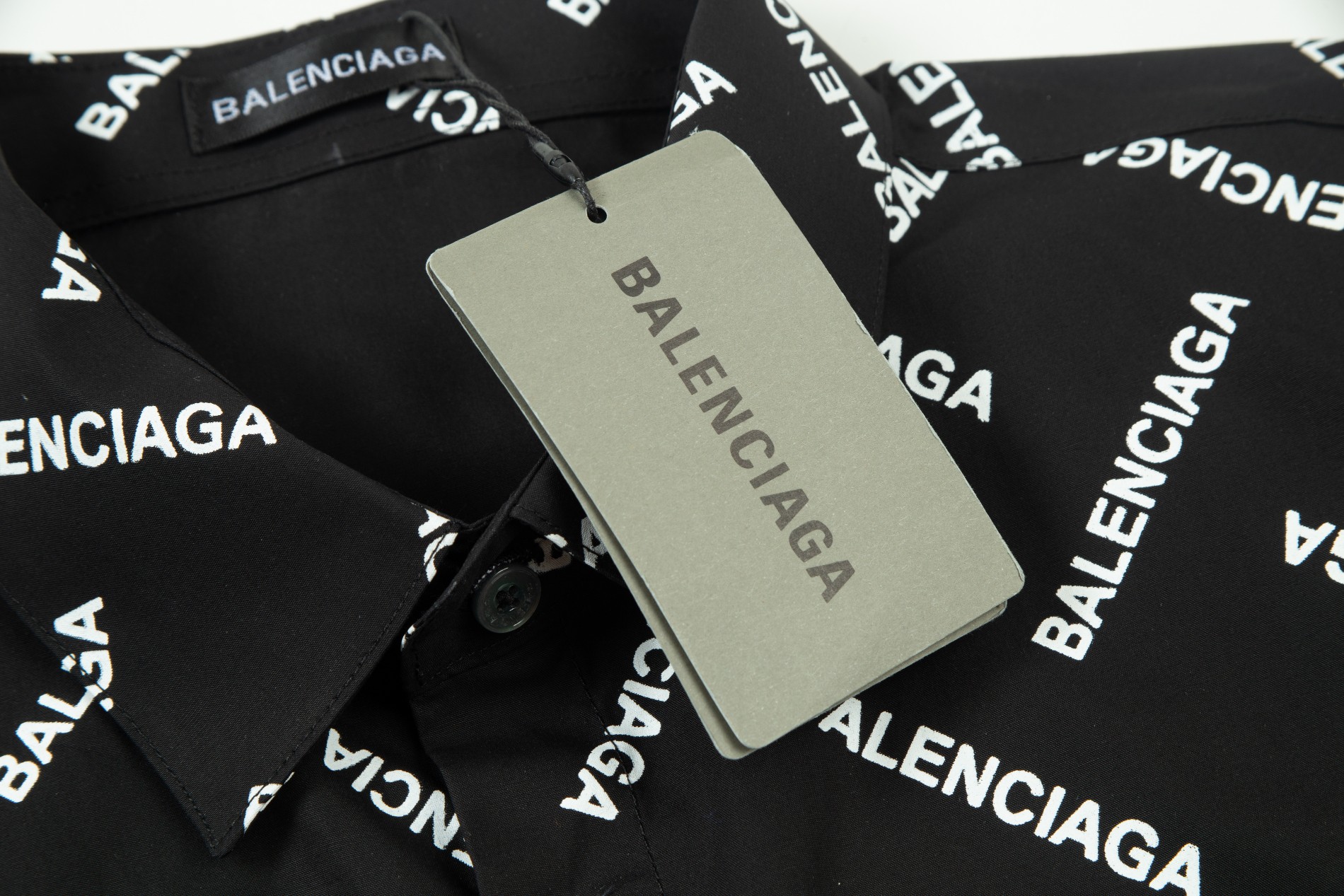 【BALENCIAGA 公式旗艦店】バレンシアガ  シャツ  ご好評に付き再入荷 240715