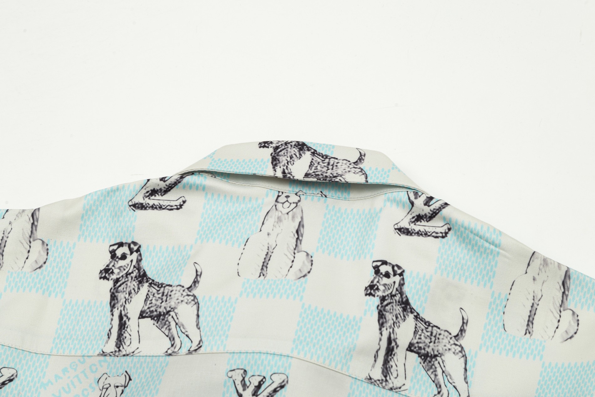 【LOUIS VUITTON 公式旗艦店】ルイヴィトン  シャツ  ご好評に付き再入荷 240715