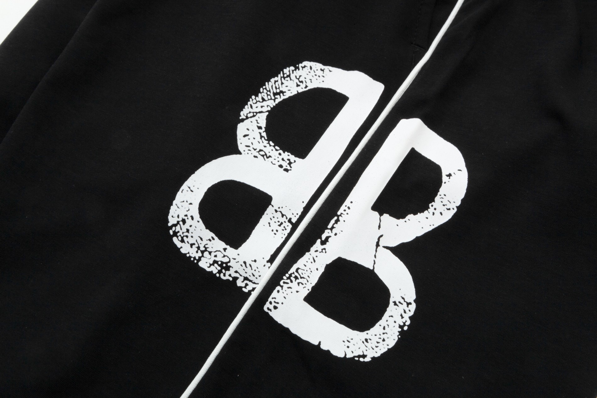 【BALENCIAGA 公式旗艦店】バレンシアガ  ショートパンツ  ご好評に付き再入荷！