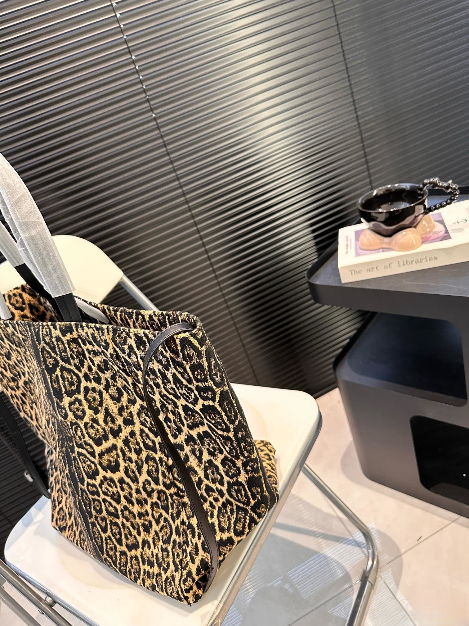 【CELINE 公式旗艦店】セリーヌ ハンドバッグ 当日出荷 好評に付き再入荷！29*34CM  1240723