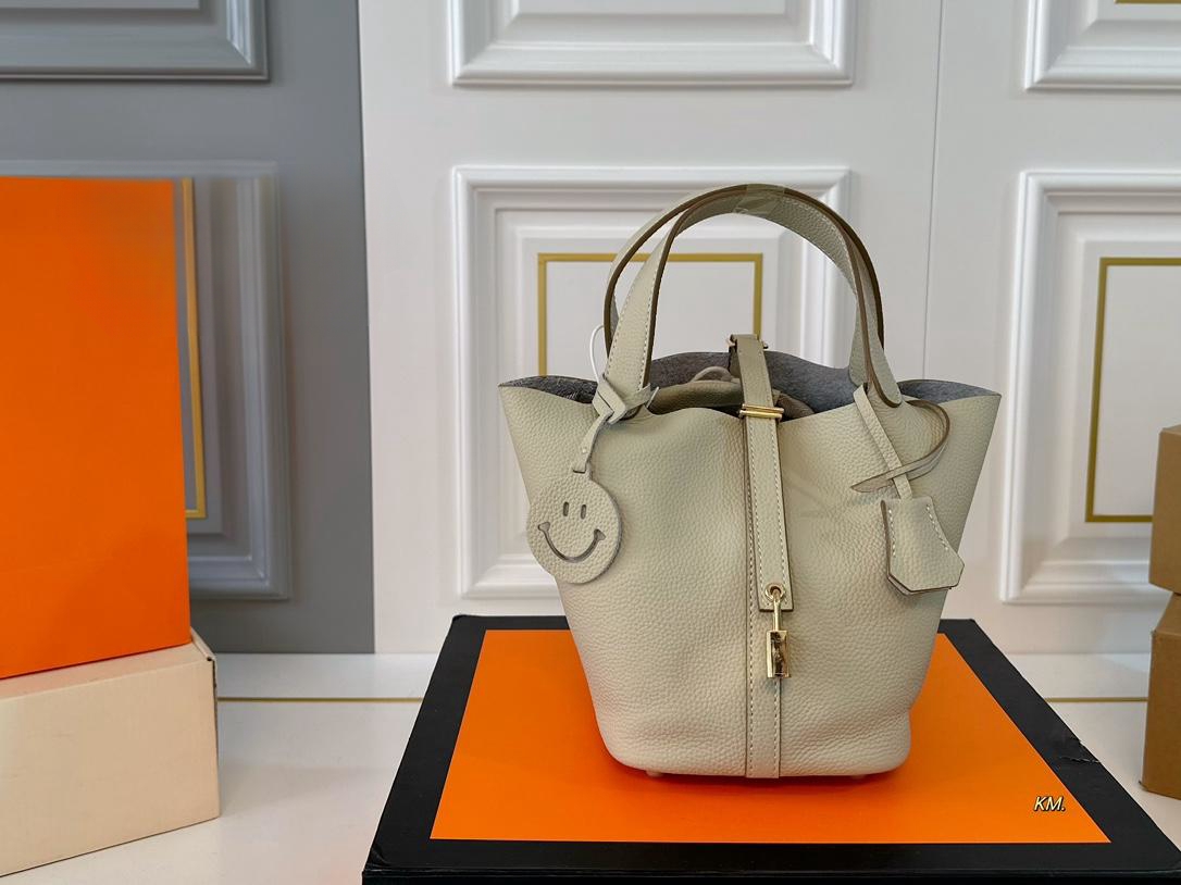 【Hermès 公式旗艦店】エルメス ハンドバッグ 当日出荷 好評に付き再入荷！19*18.5CM  240724