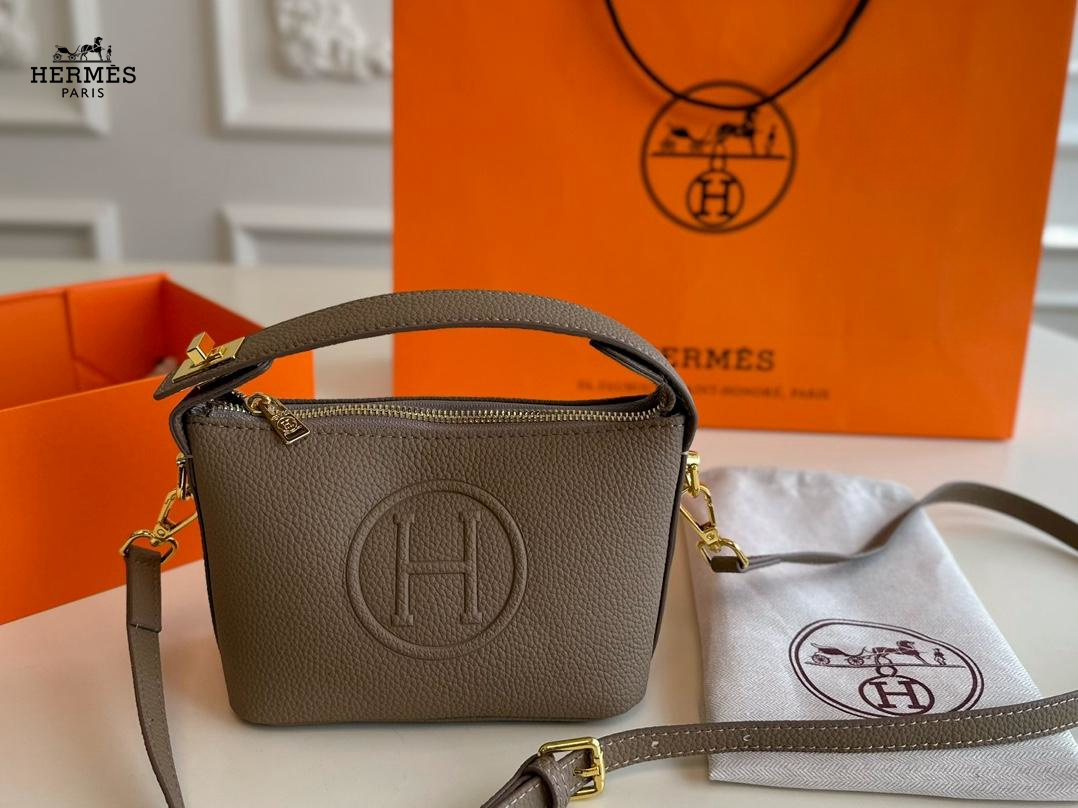 【Hermès 公式旗艦店】エルメス 斜めがけバッグ 当日出荷 好評に付き再入荷！17*12CM  240724