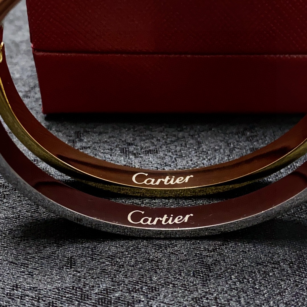 【CARTIER】ブレスレット、ファッションシンプルなスタイル 240729