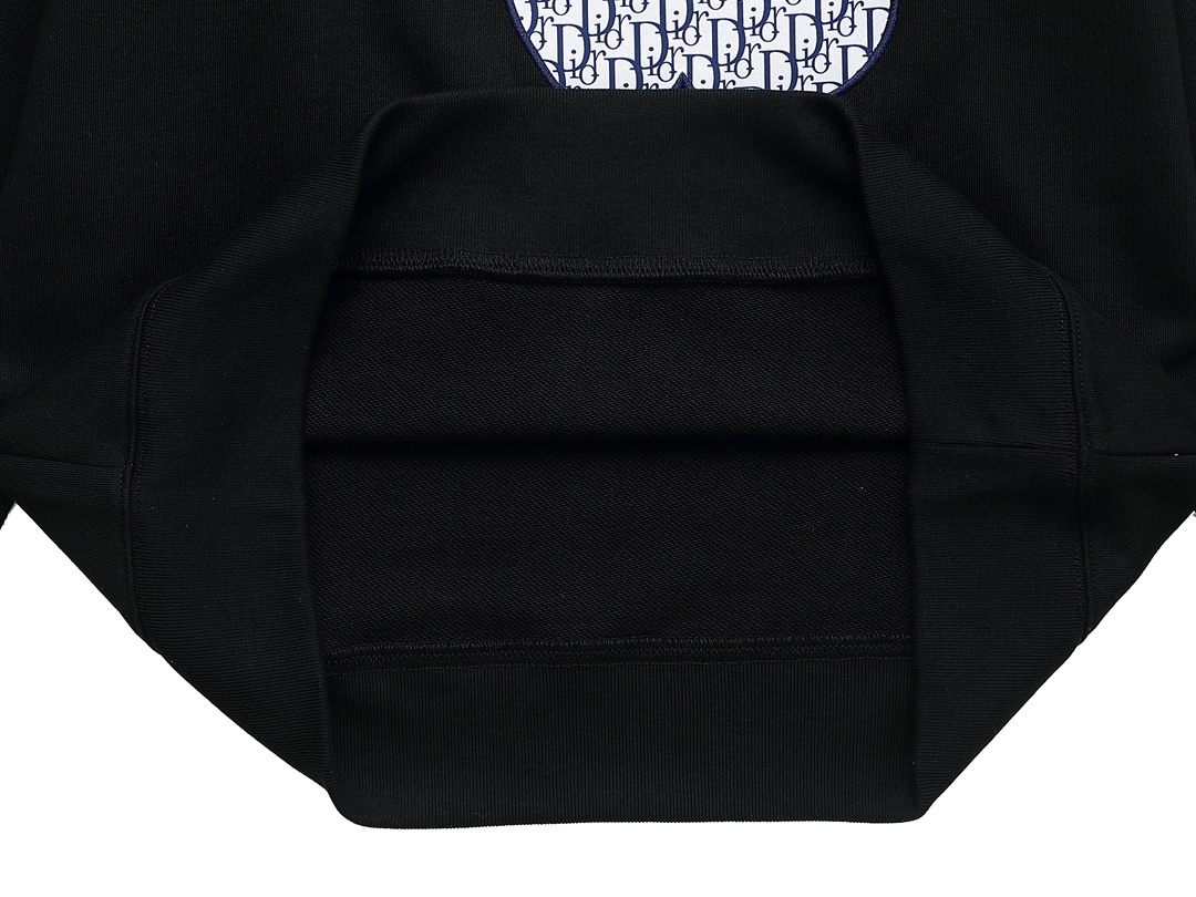 【DIOR  公式旗艦店】ディオール  丸首の衛衣 ご好評に付き再入荷！