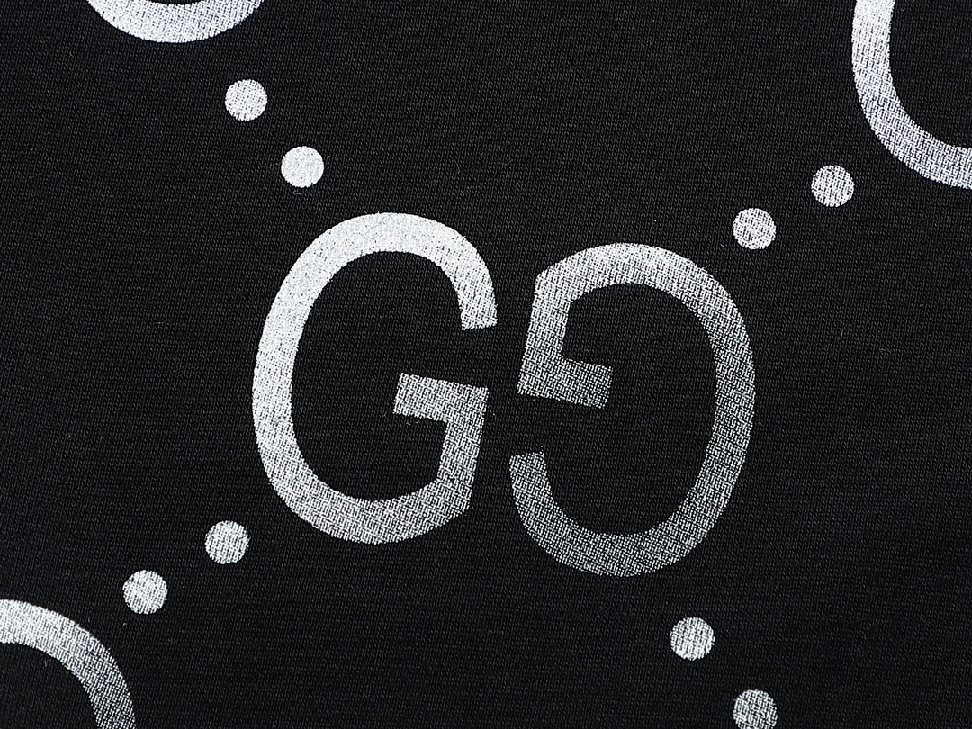 【GUCCI  公式旗艦店】グッチ 丸首の衛衣 スウェットご好評に付き再入荷 240811