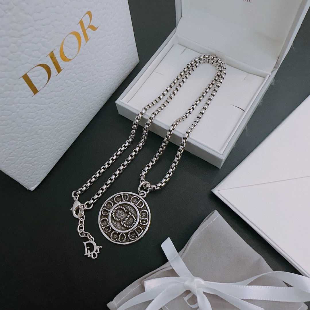 【DIOR】ネックレス、新しいネックレス万能シンプルファッションオーナメント240812