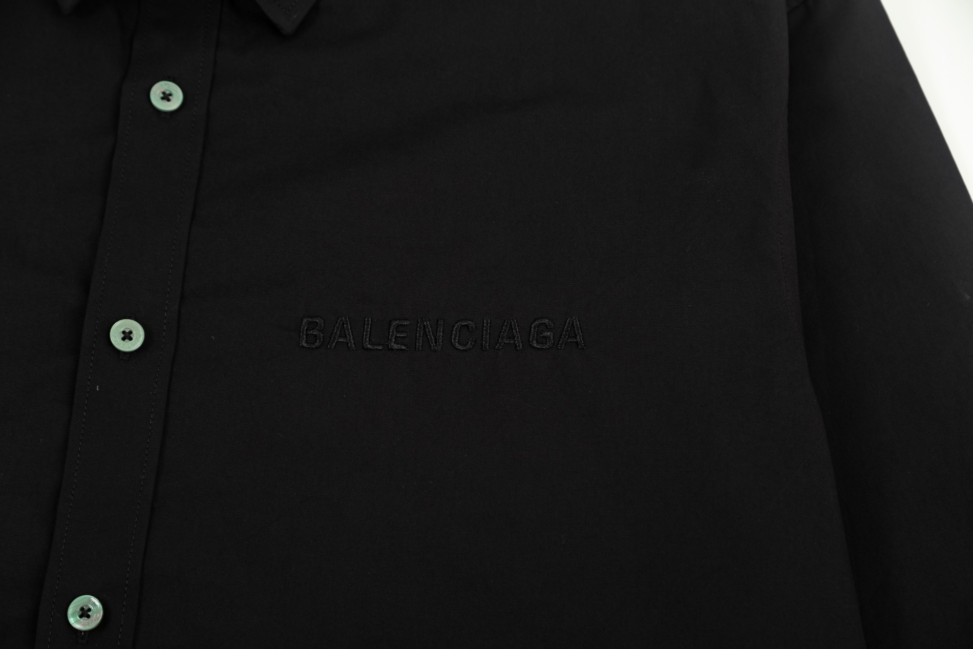 【BALENCIAGA  公式旗艦店】バレンシアガ  シャツ  ご好評に付き再入荷 240816