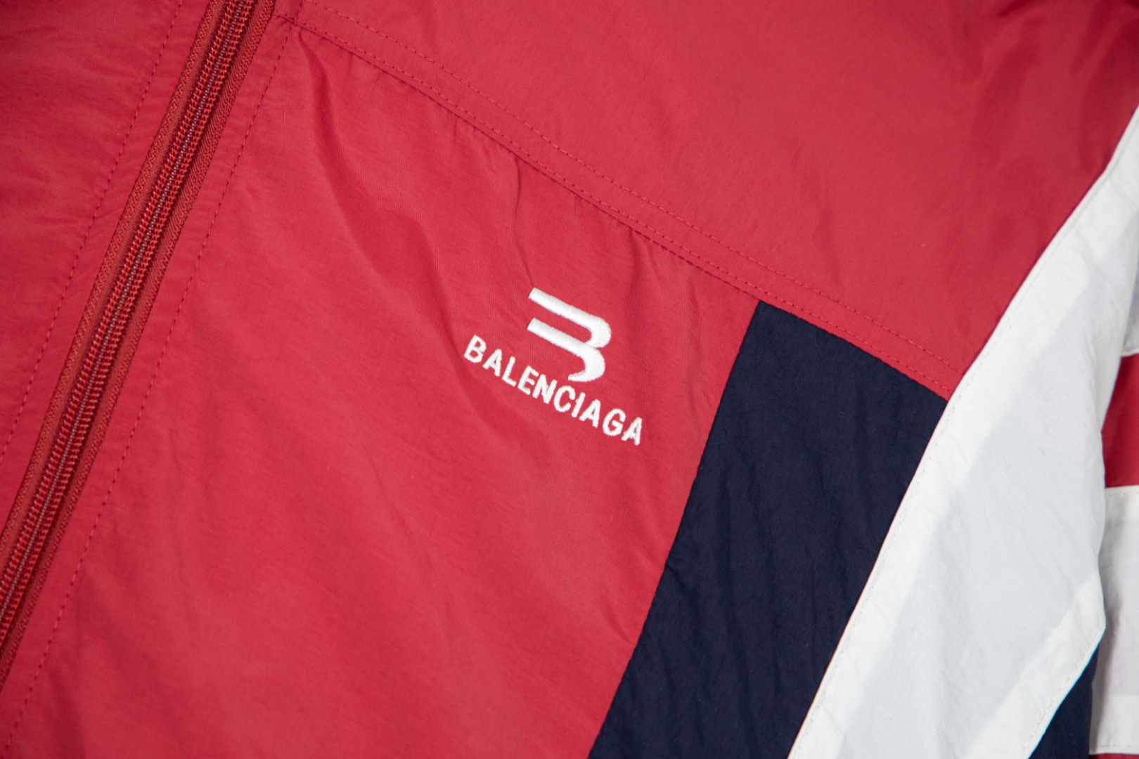 【BALENCIAGA 公式旗艦店】 バレンシアガ  ジャケット着 好評に付き再入荷 240826