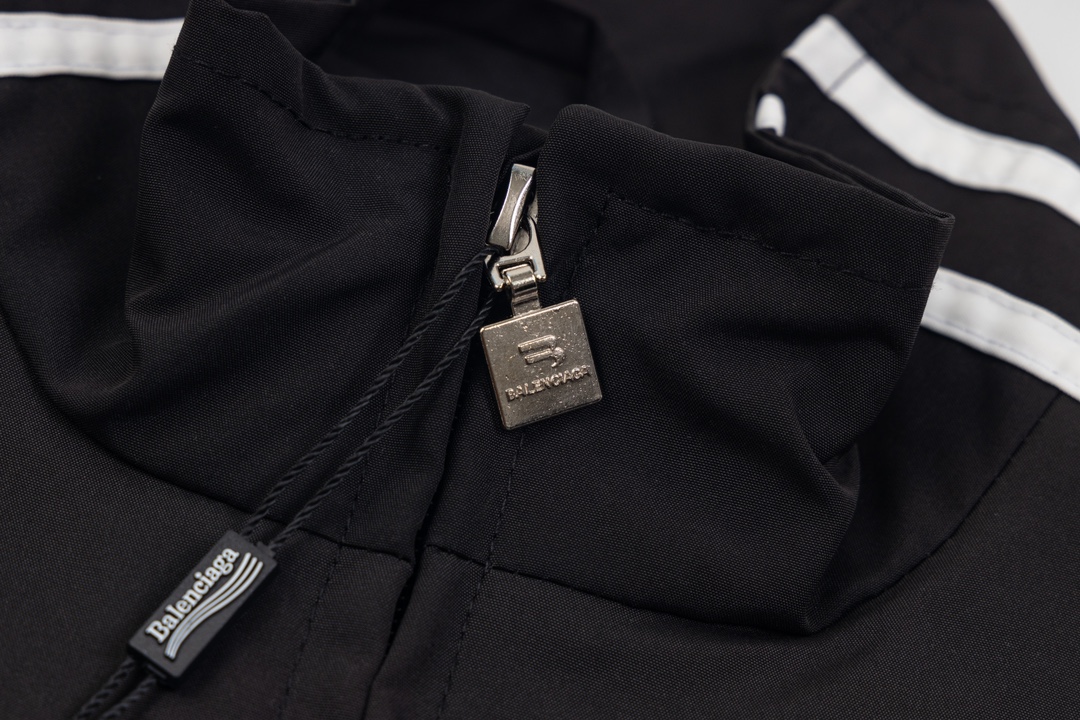 【BALENCIAGA 公式旗艦店】 バレンシアガ  ジャケット着 好評に付き再入荷 240827
