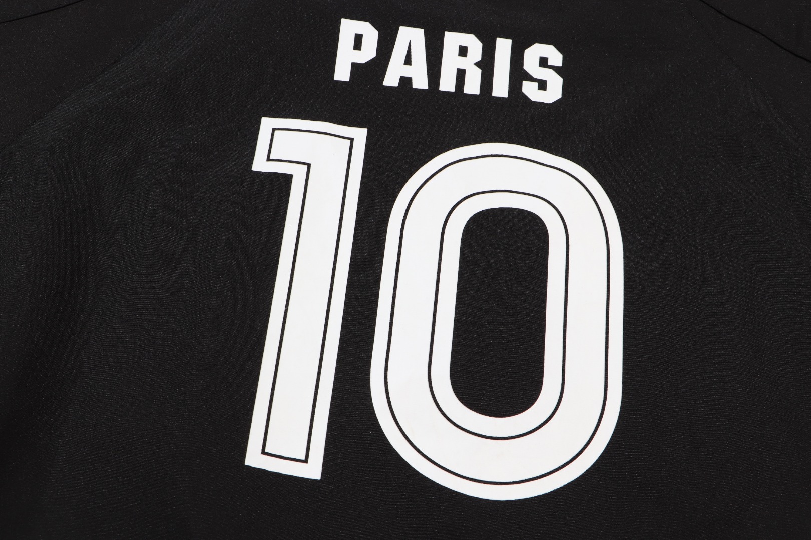 【BALENCIAGA 公式旗艦店】 バレンシアガ  ジャケット着 好評に付き再入荷 240827