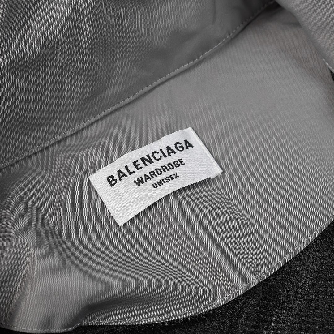 【BALENCIAGA 公式旗艦店】 バレンシアガ  ジャケット着 好評に付き再入荷 240827