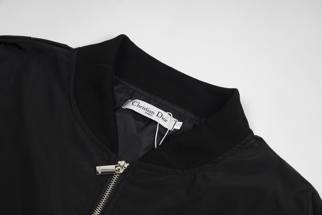 【DIOR  公式旗艦店】 ディオール  ジャケット着 好評に付き再入荷 240826