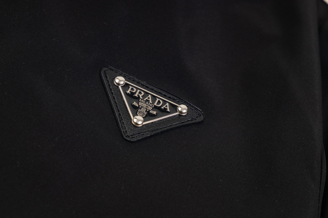 【PRADA  公式旗艦店】プラダ  ジャケット着 好評に付き再入荷 240827