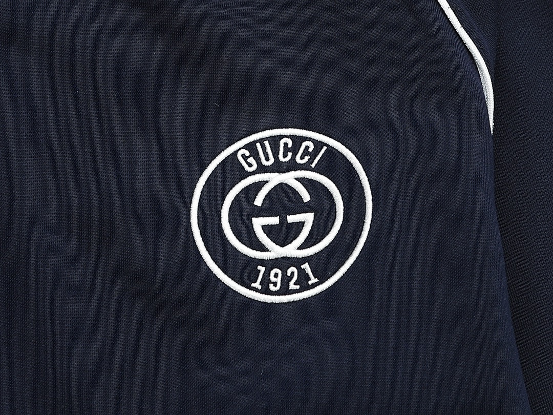 【GUCCI  公式旗艦店】グッチ  丸首の衛衣 スウェットご好評に付き再入荷 240828