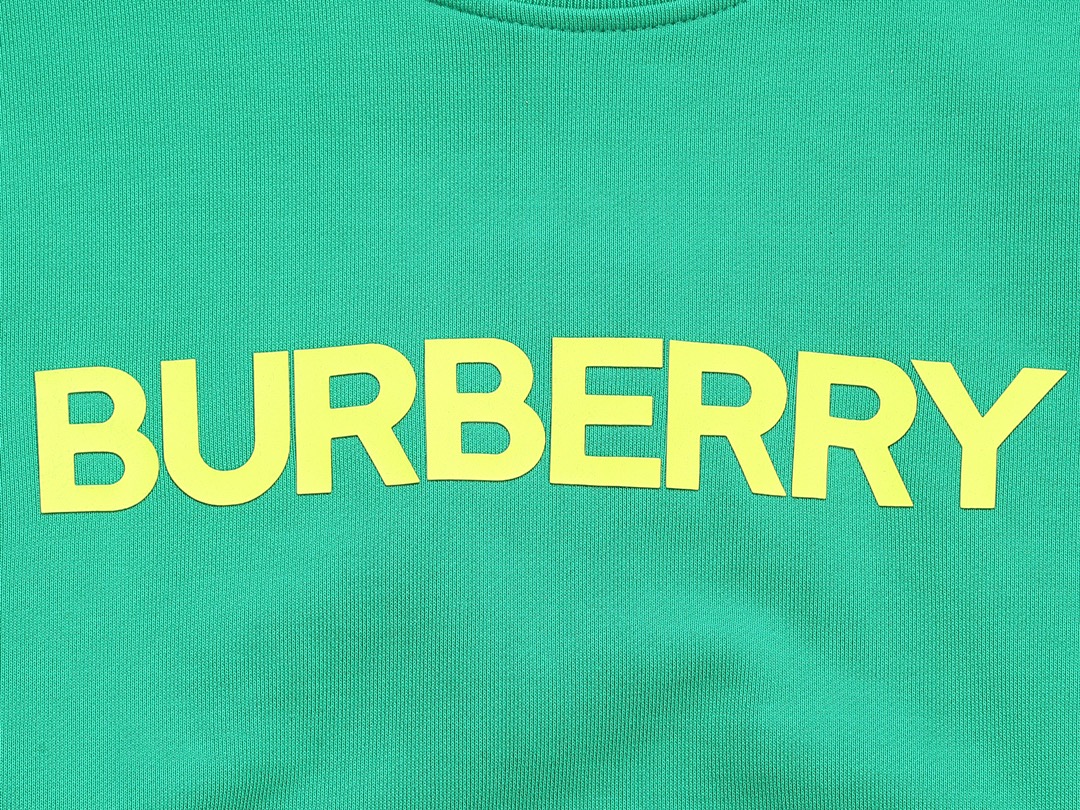 【BURBERRY 公式旗艦店】バーバリー  丸首の衛衣 スウェット ご好評に付き再入荷240829