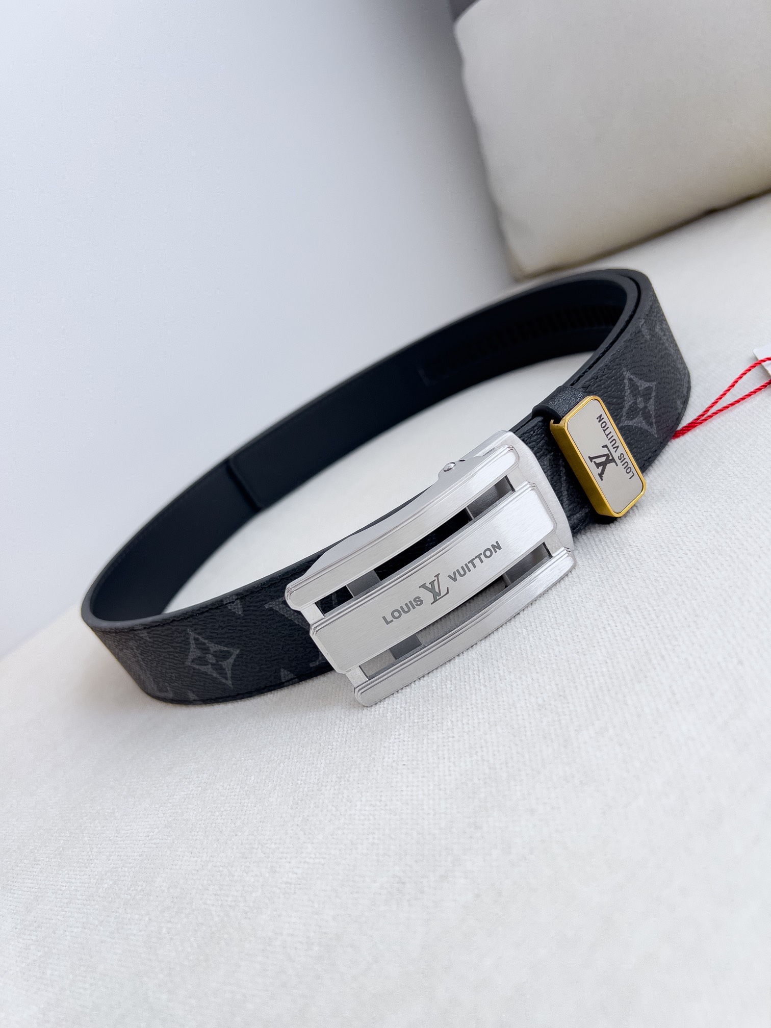 LV【LOUIS VUITTON】(ルイヴィトン) 3.5cmベルト メンズ  240903