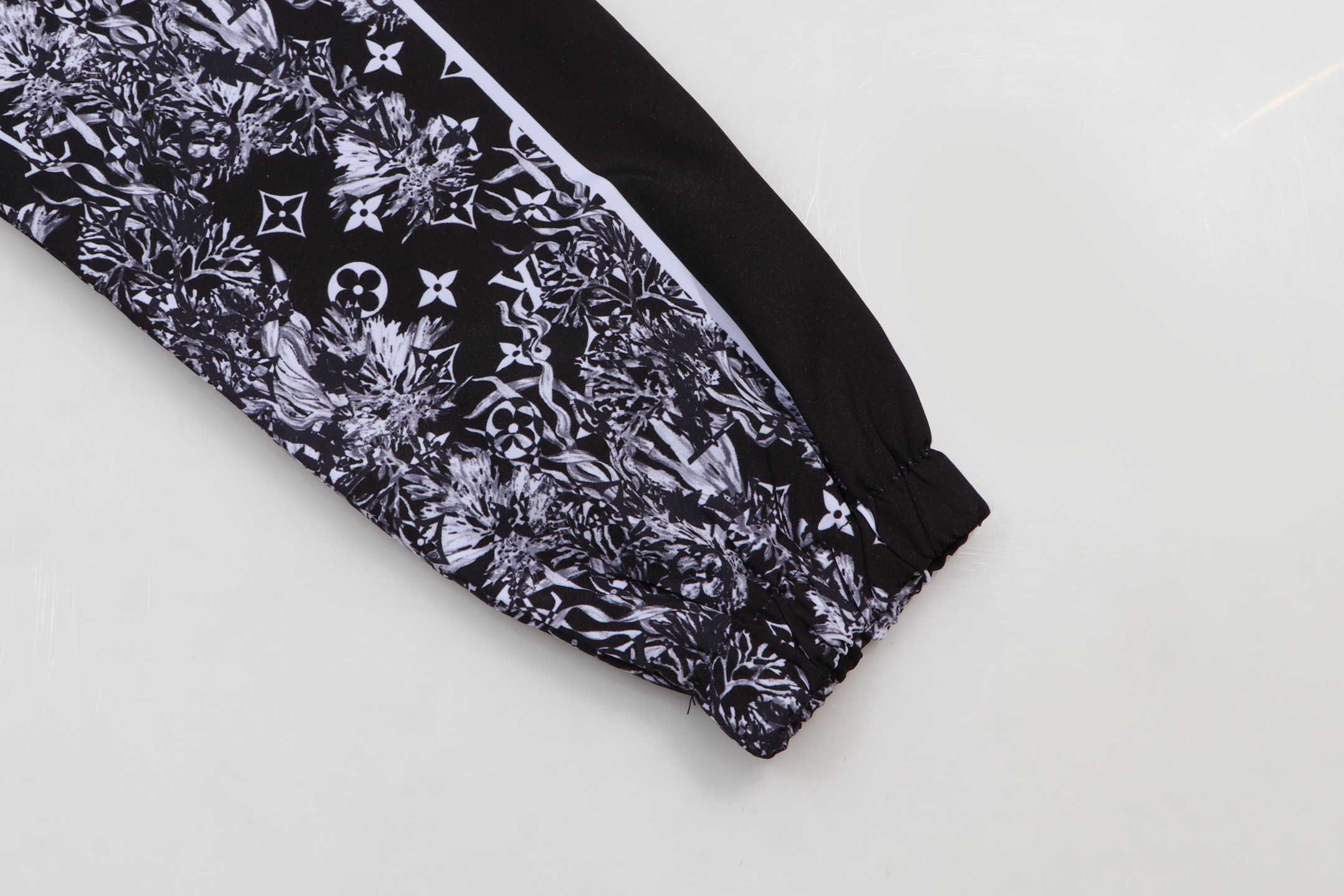 【LOUIS VUITTON】ルイヴィトン   ジャケット着 男女兼用 ご好評に付き再入荷！240920