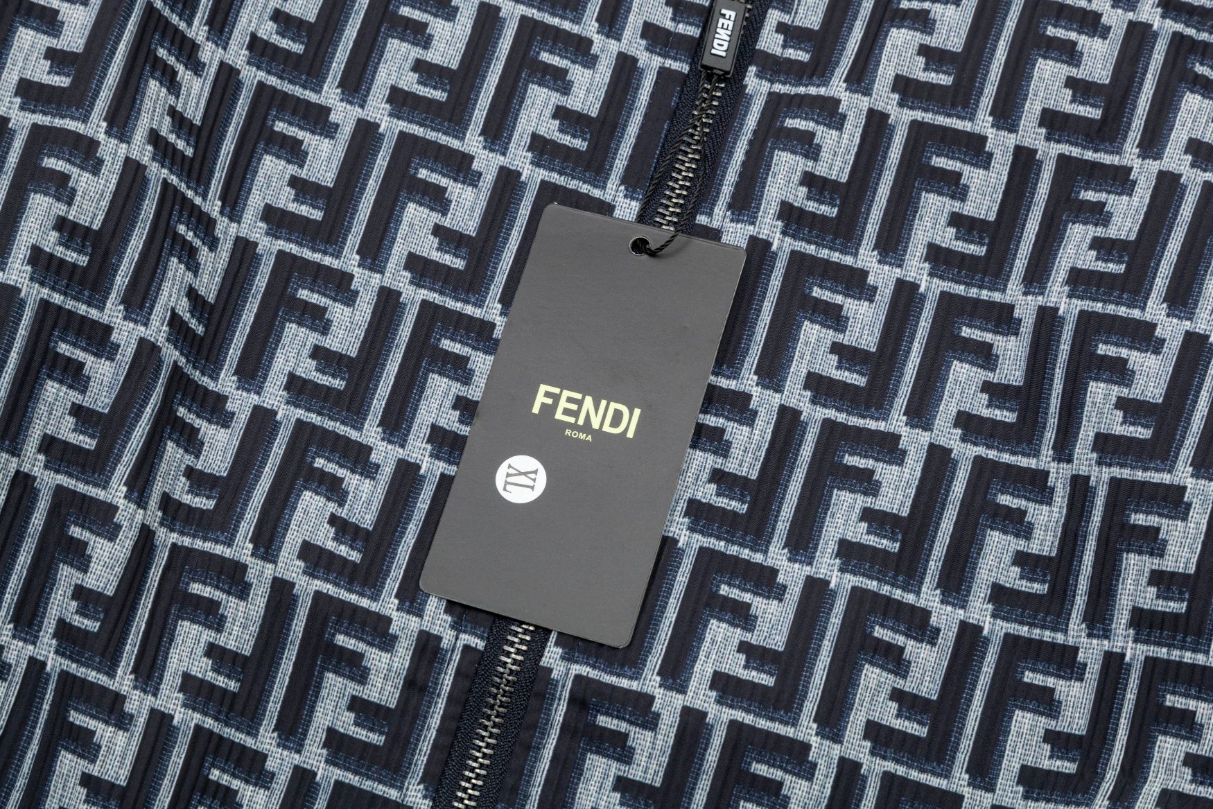 【FENDI】 フェンディ  ジャケット着  ご好評に付き再入荷！240921