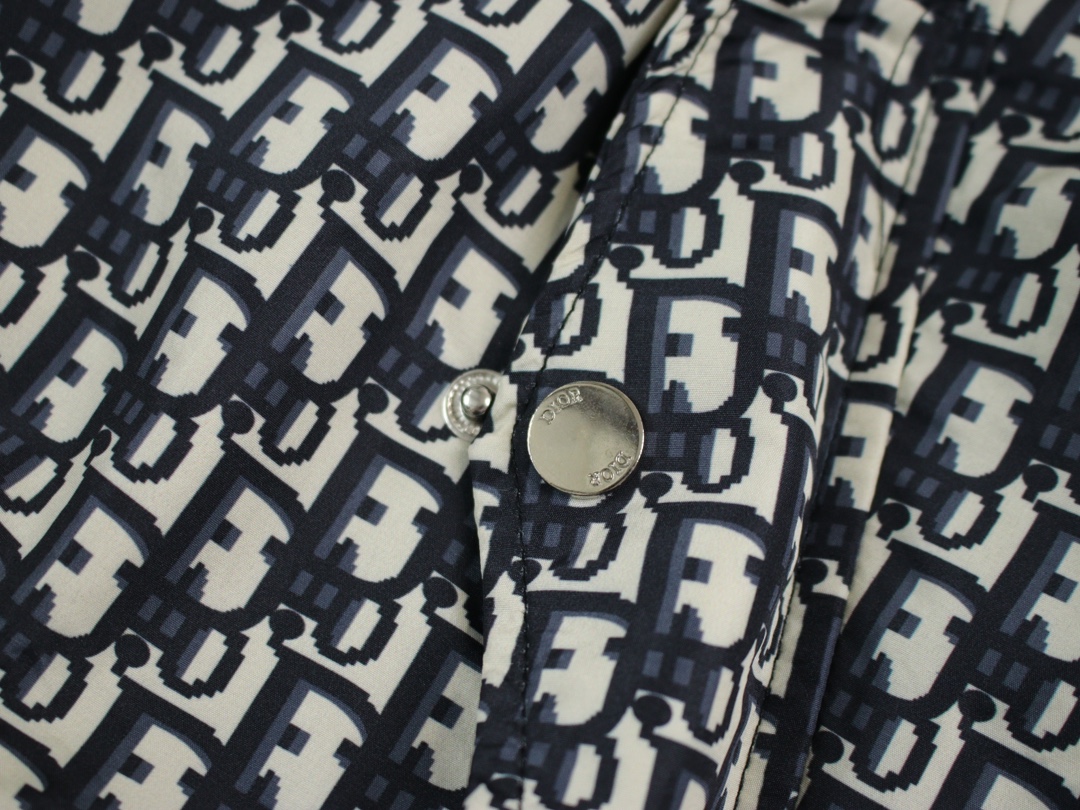 【DIOR  公式旗艦店】ディオール   ジャケット着 好評に付き再入荷！ 240923