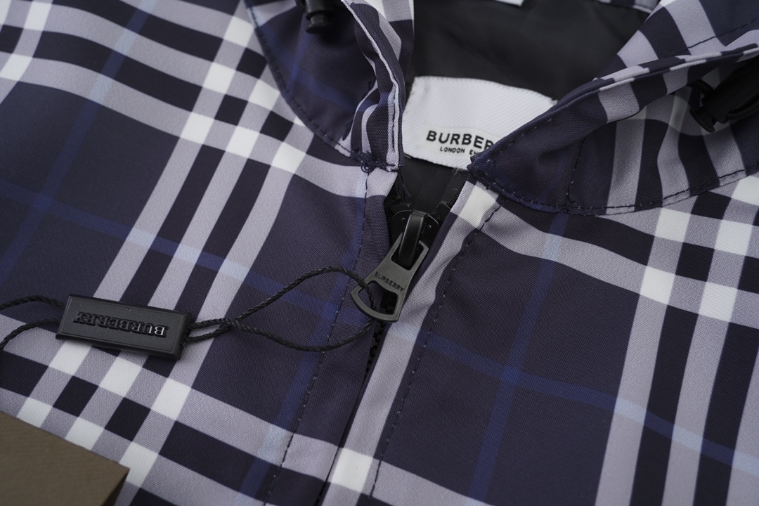 【BURBERRY 公式旗艦店】バーバリー パーカースウェットご好評に付き再入荷！240923