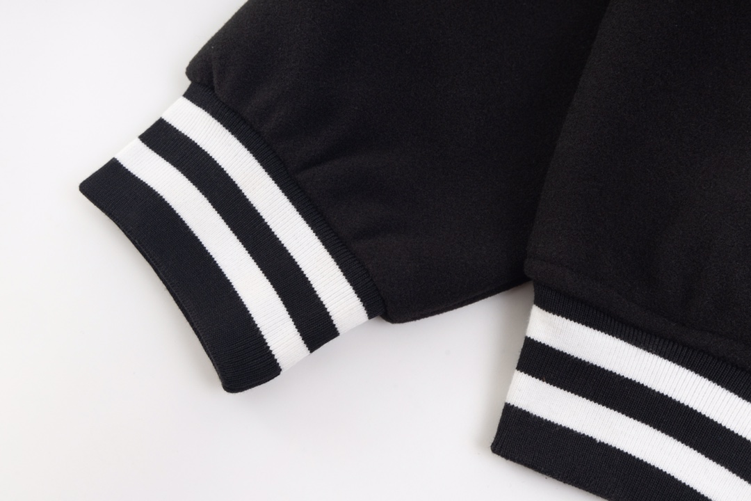 【CELINE】セリーヌ  ジャケット着ご好評に付き再入荷！240923