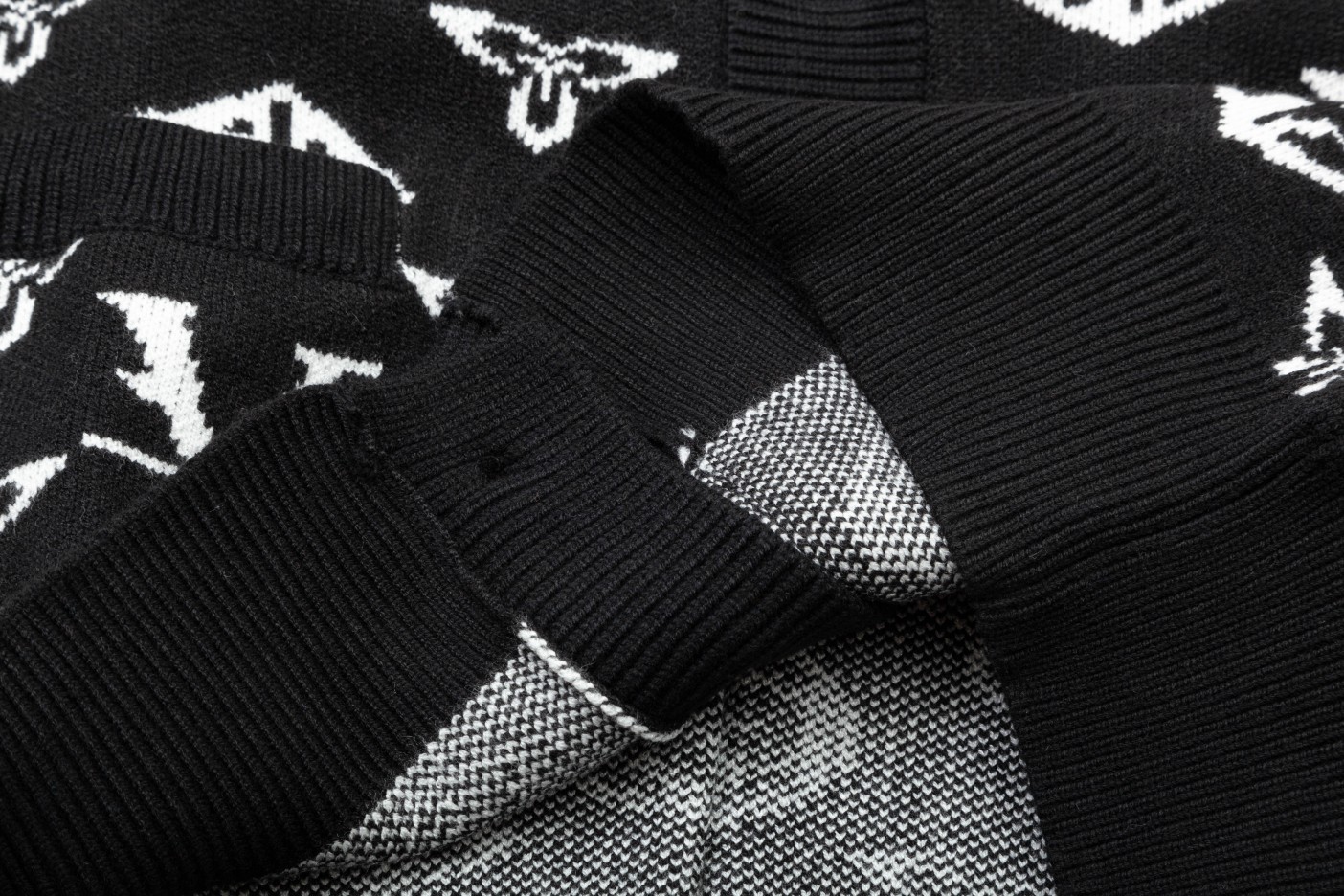 【LOUIS VUITTON 公式旗艦店】ルイヴィトン  セーター好評に付き再入荷！ 240927