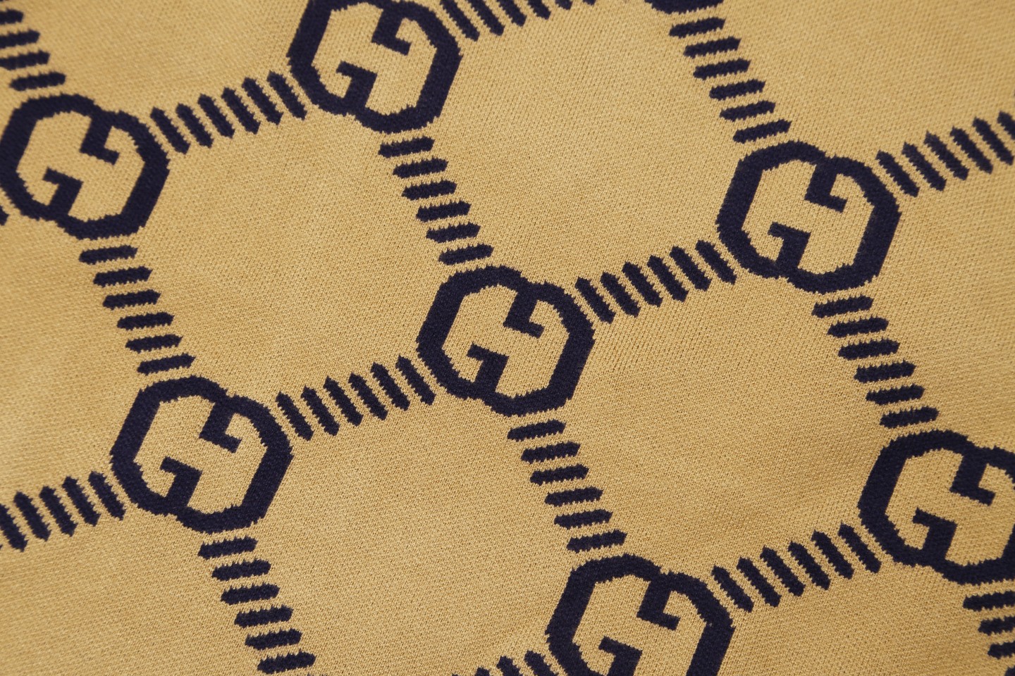 【GUCCI 公式旗艦店】グッチ  セーター好評に付き再入荷！ 240928