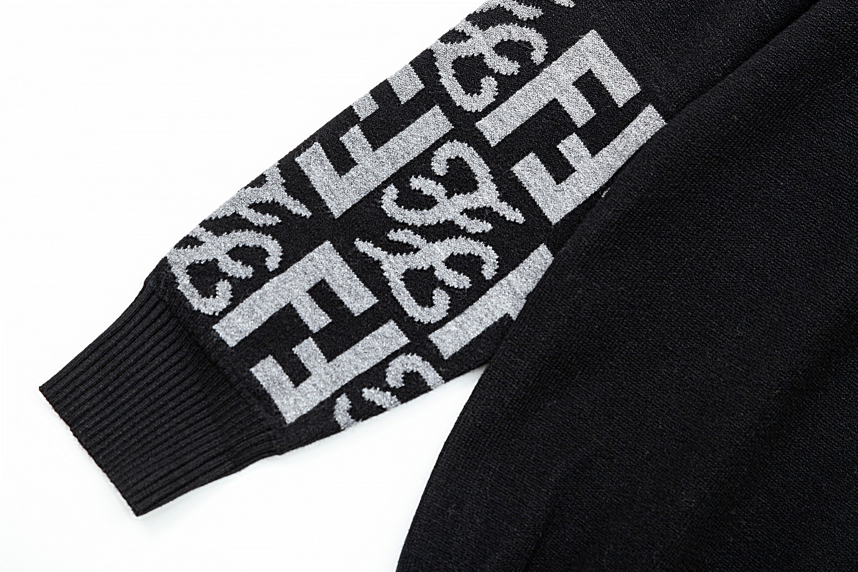 【FENDI 公式旗艦店】フェンディ   セーター好評に付き再入荷！ 240929