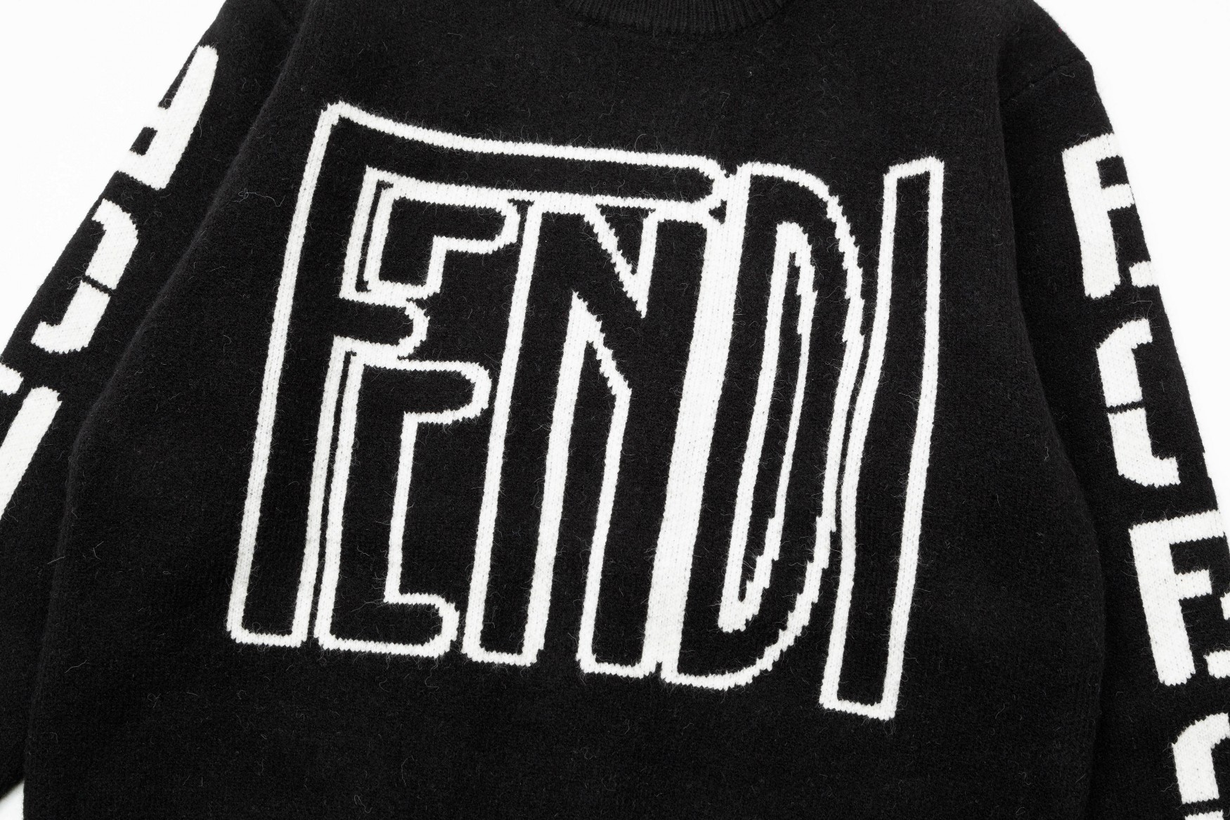 【FENDI 公式旗艦店】フェンディ   セーター好評に付き再入荷！ 240929