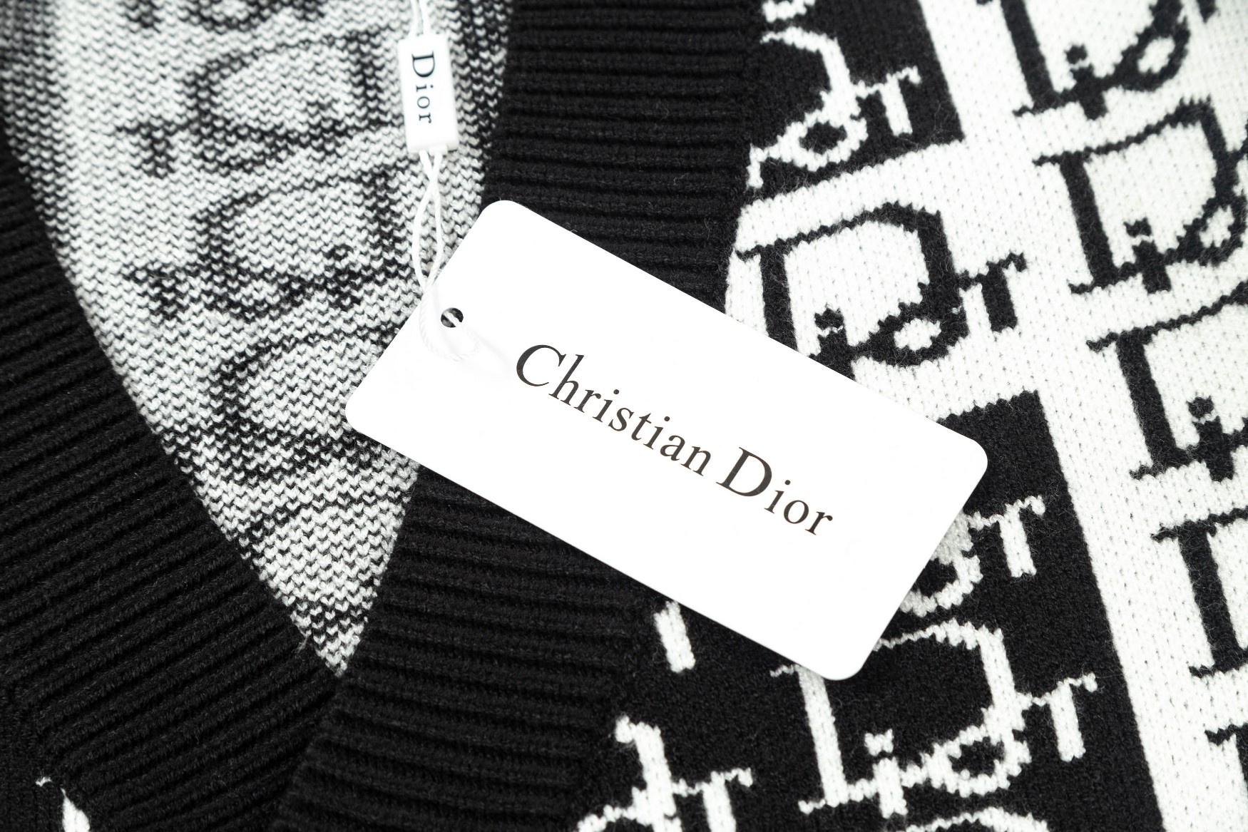 【DIOR 公式旗艦店】ディオール   セーター好評に付き再入荷！ 240929